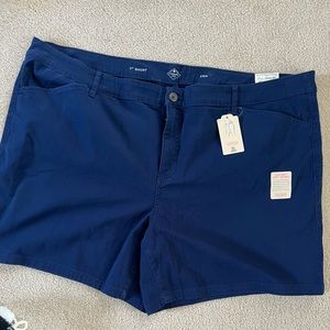 Womens blue mid rise 7 inch short. Saint johns bay. Secretly slender fit.